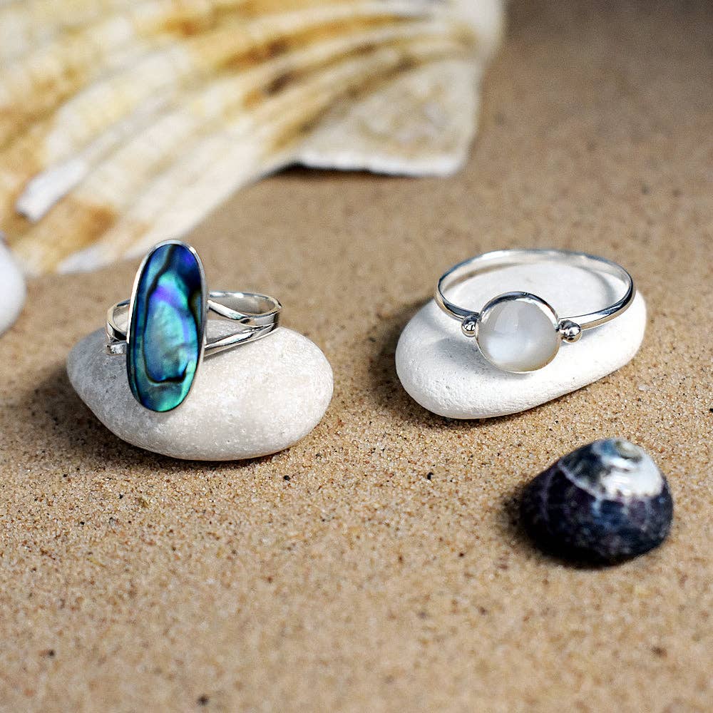 Bronwen round mother of pearl with ball detail ring: 52