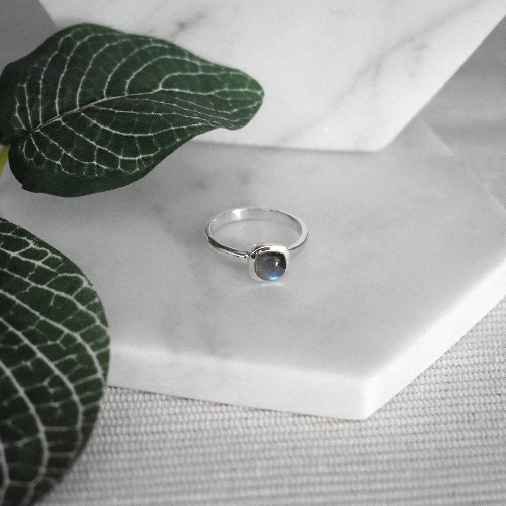 Samira labradorite squircle ring: M