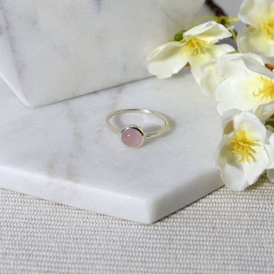 Bridget simple round rose quartz ring: M
