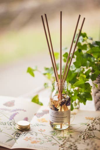 Botanical Reed Diffuser With Dried Flowers: Secret Garden