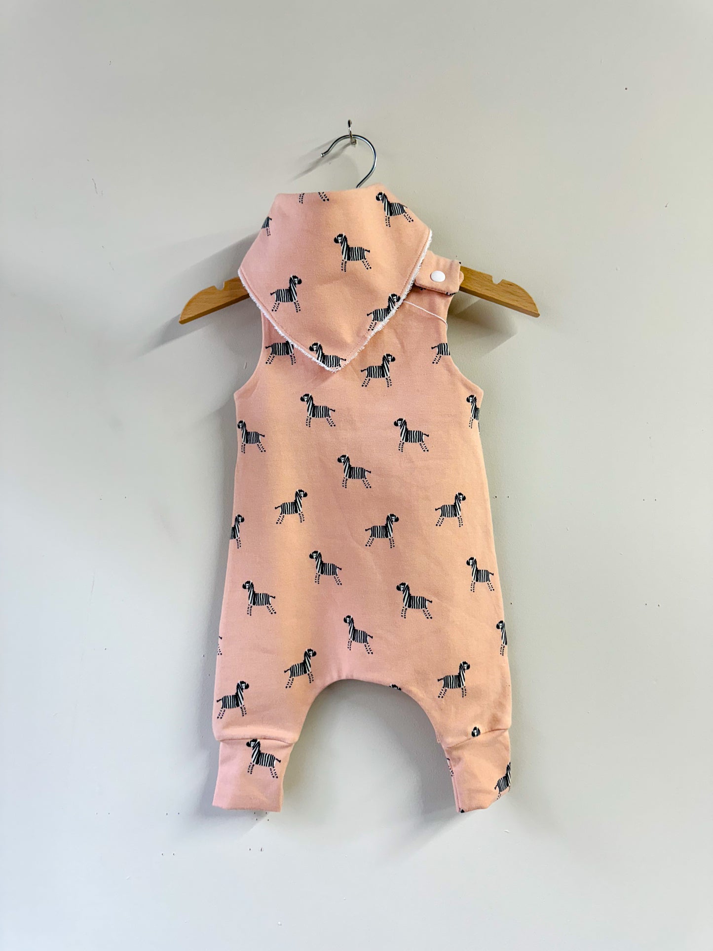 Romper & Bib Set - Pink Zebras - 0-3 Months