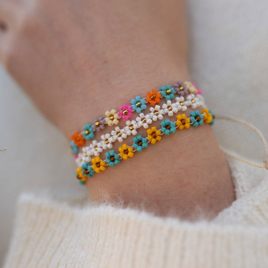Kelopak Daisy Chain Beaded Bracelet